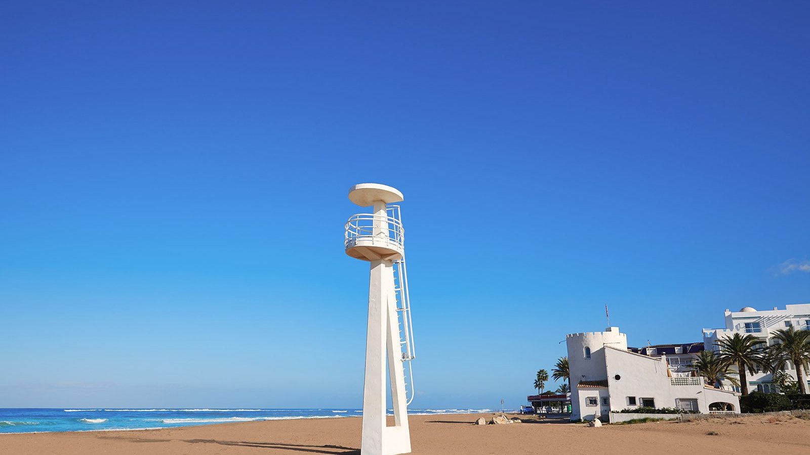 Strandwacht toren bij Les Marines